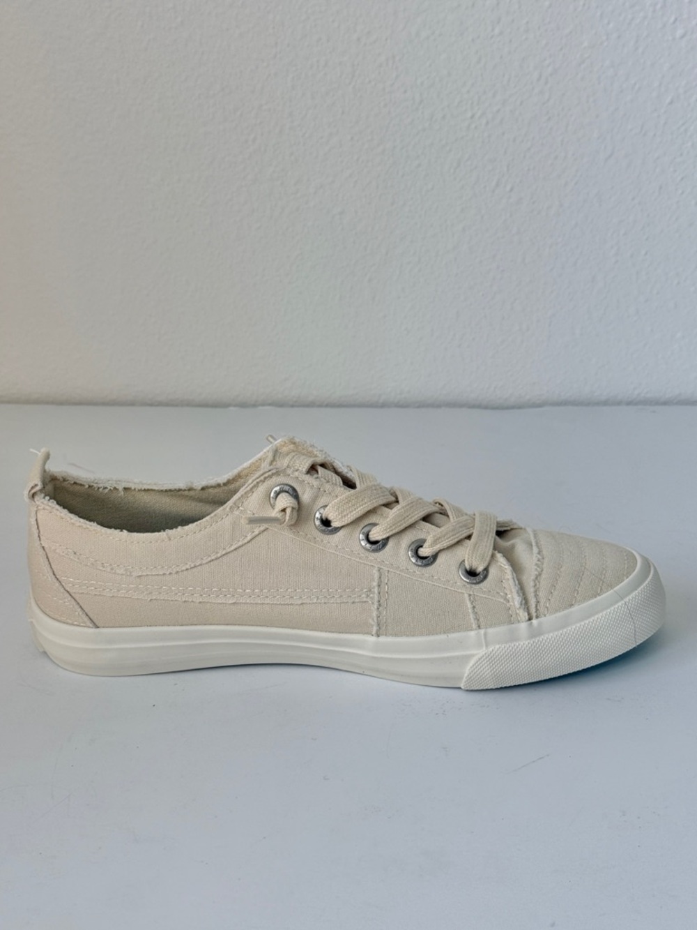 Blowfish NEW Malibu Beige Vivid Floral Embroidered Platform Slip-On Sneakers 8 - Picture 3 of 8